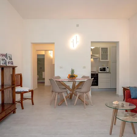 Angela House 奧爾比亞