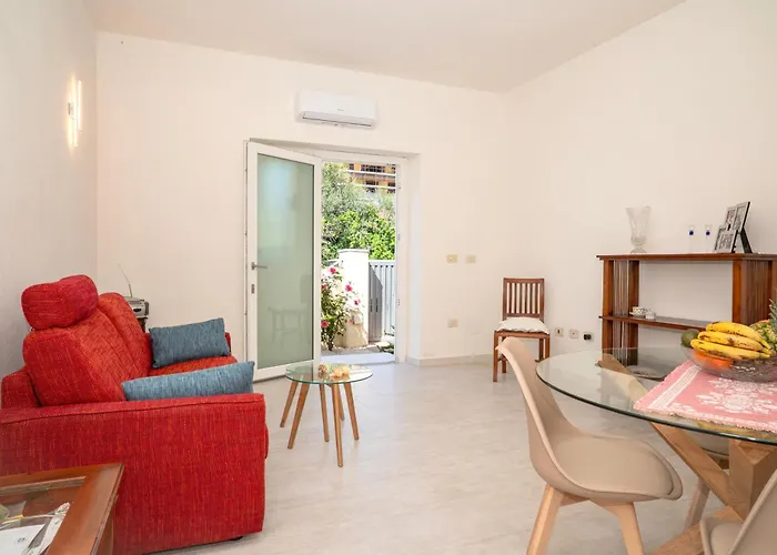 Angela House Апартаменти